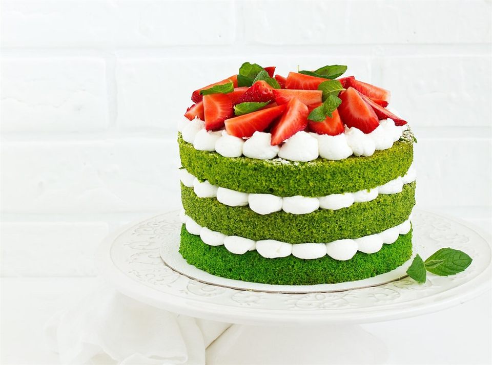 Торт Шпинатный с клубникой (12 порций) — купить с доставкой в Петропавловске